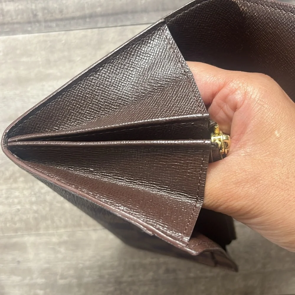 LOUIS VUITTON Damier Ebene Sarah Wallet - Picture 7 of 11